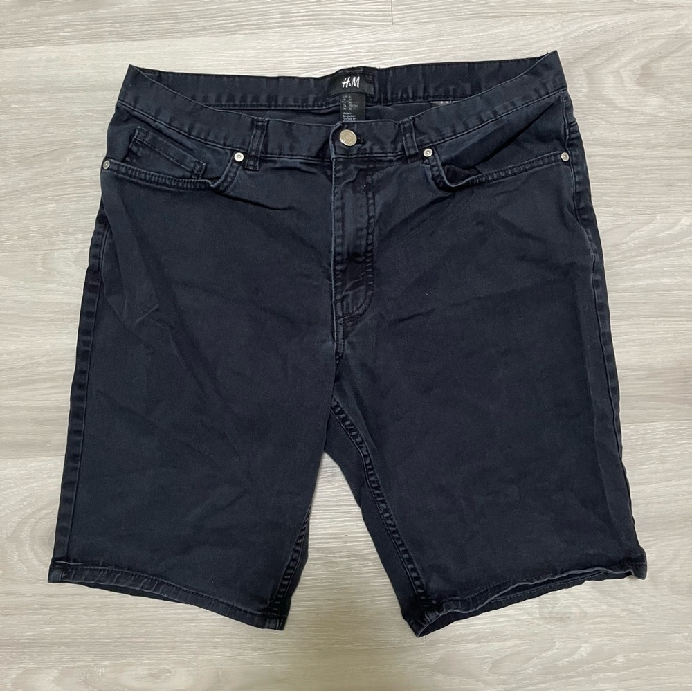 H&M Shorts - Picture 2 of 5